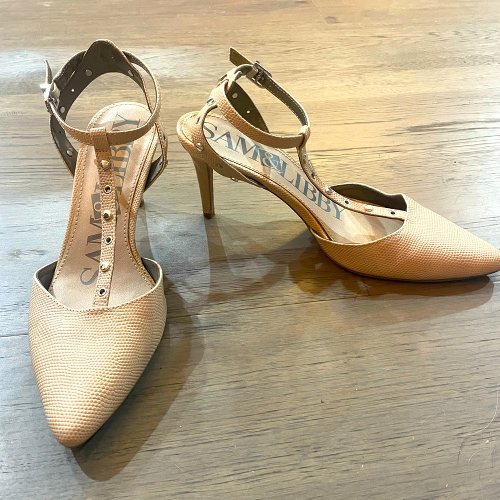 NEW WOT Sam and Libby beige studded heels New never worn!!!
